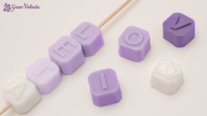 Gran Velada on Instagram: “¡Aprende como hacer jabones en casa de glicerina!  Escoge la forma, el color y la esencia para h…